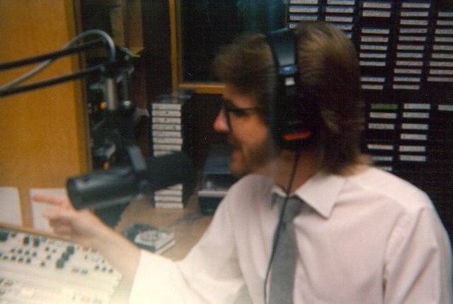 andykellyfox92elpasotxmiddayonairshiftandlaterevenings1.jpg