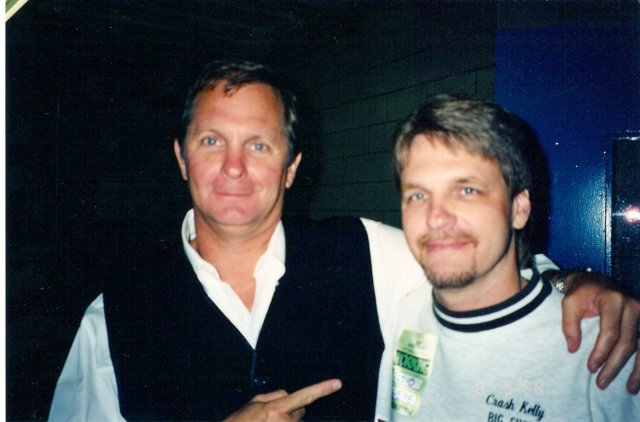 y100isuckbecauseicantrememberhisnamebutitsjefffoxwothysmanagerbackstage.jpg